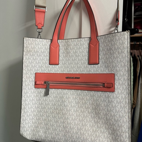 Michael Kors Kenly Tote - Picture 2 of 7